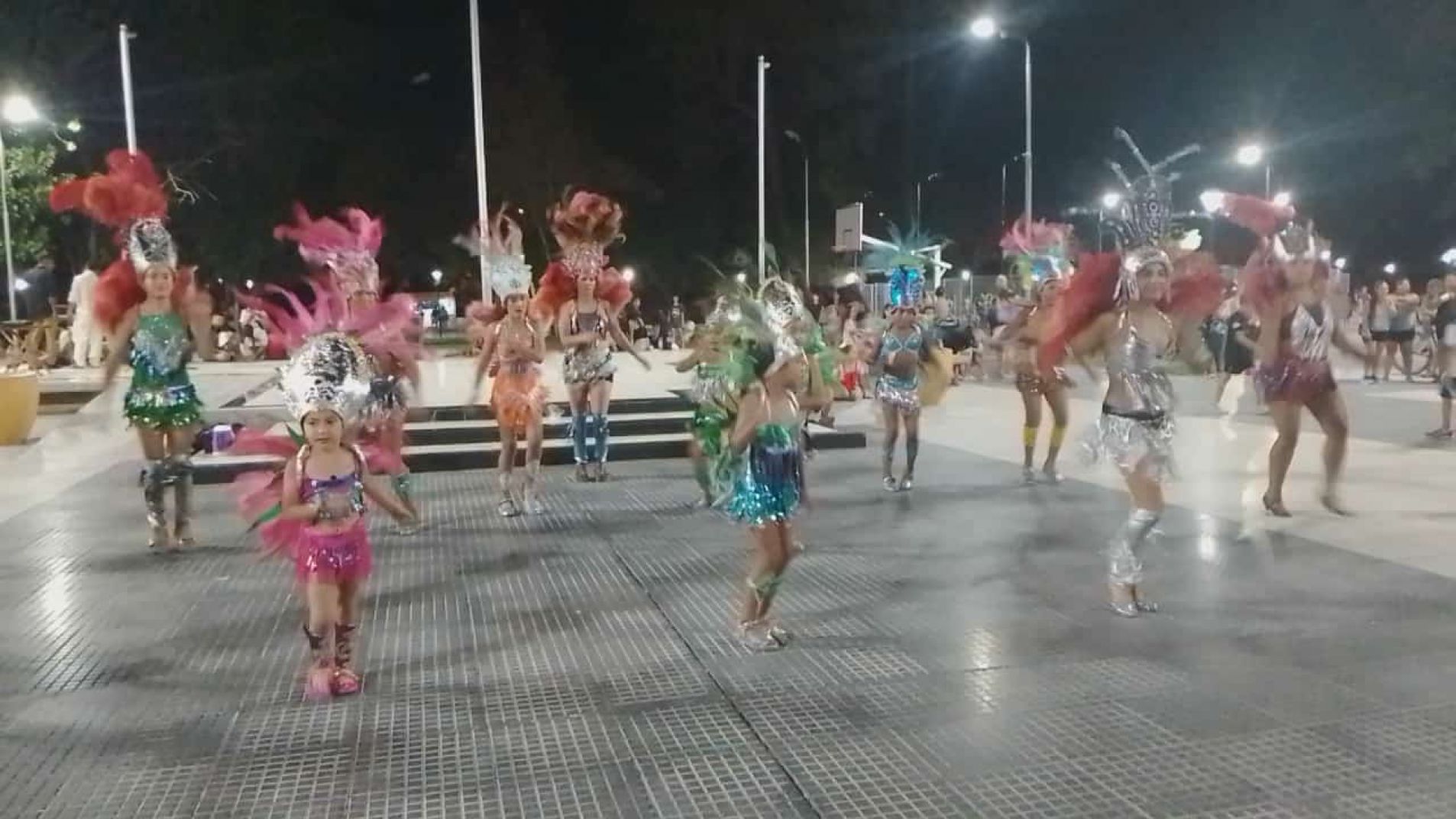 La comparsa actuó el domingo en plaza Francia